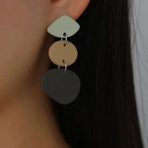 Dark Ladies Fashionable Retro Earrings